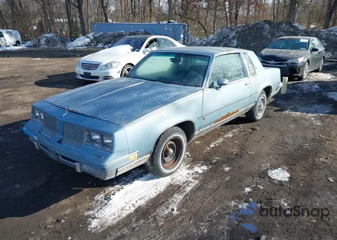 1985 Oldsmobile Cutlass Supreme Brougham z USA, uszkodzony, nr VIN 2G3GM47A8F2331750